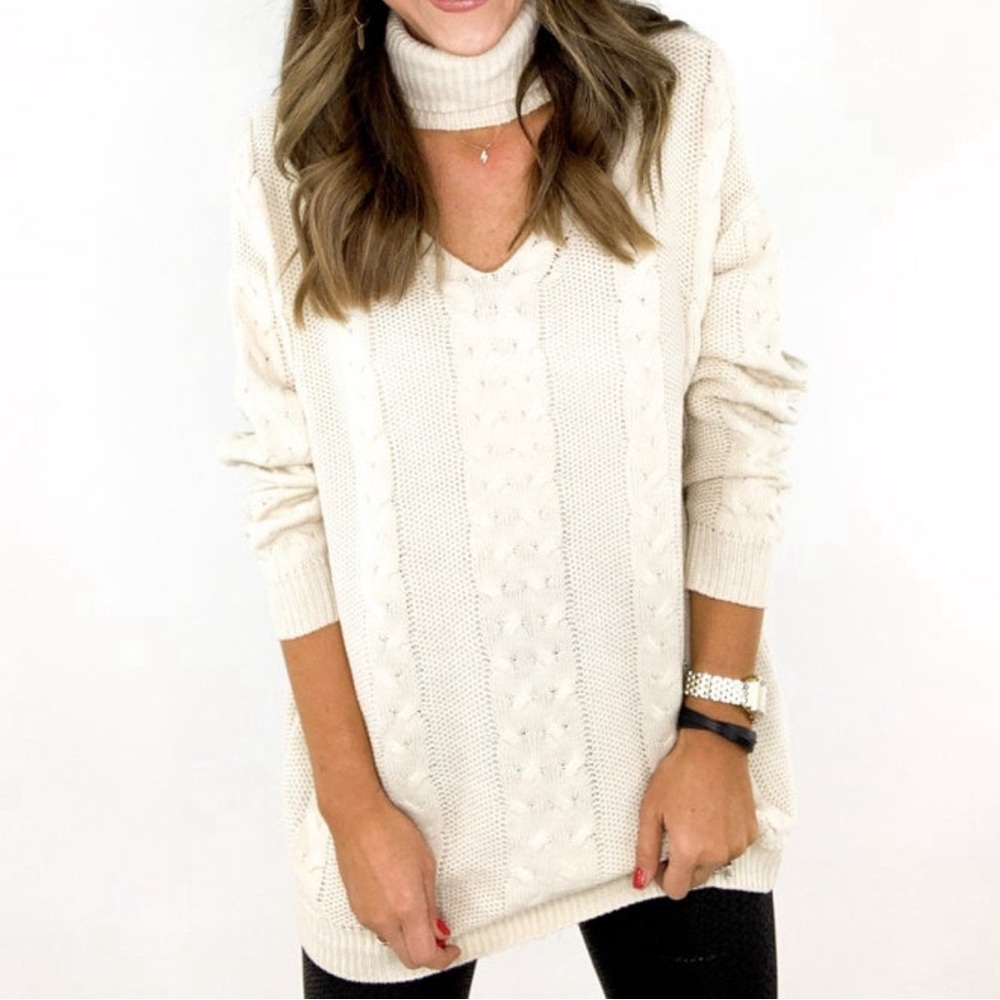 Keyhole Turtleneck Pullover - S - Cream